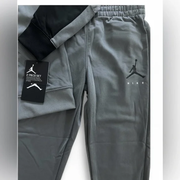 Nike Air Jordan Black and Gray Athletic 2PC Set Boys Size 5-6 NWT - Picture 3 of 5